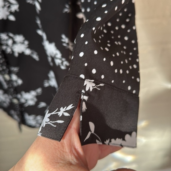 Chicos shirt blouse Black & White Floral Lightweight NEW - Picture 5 of 7